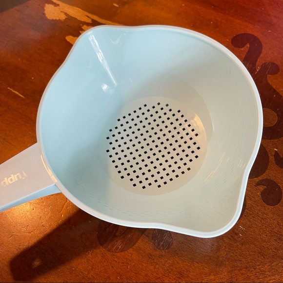 Tupperware Strainer 1qt - Picture 3 of 5